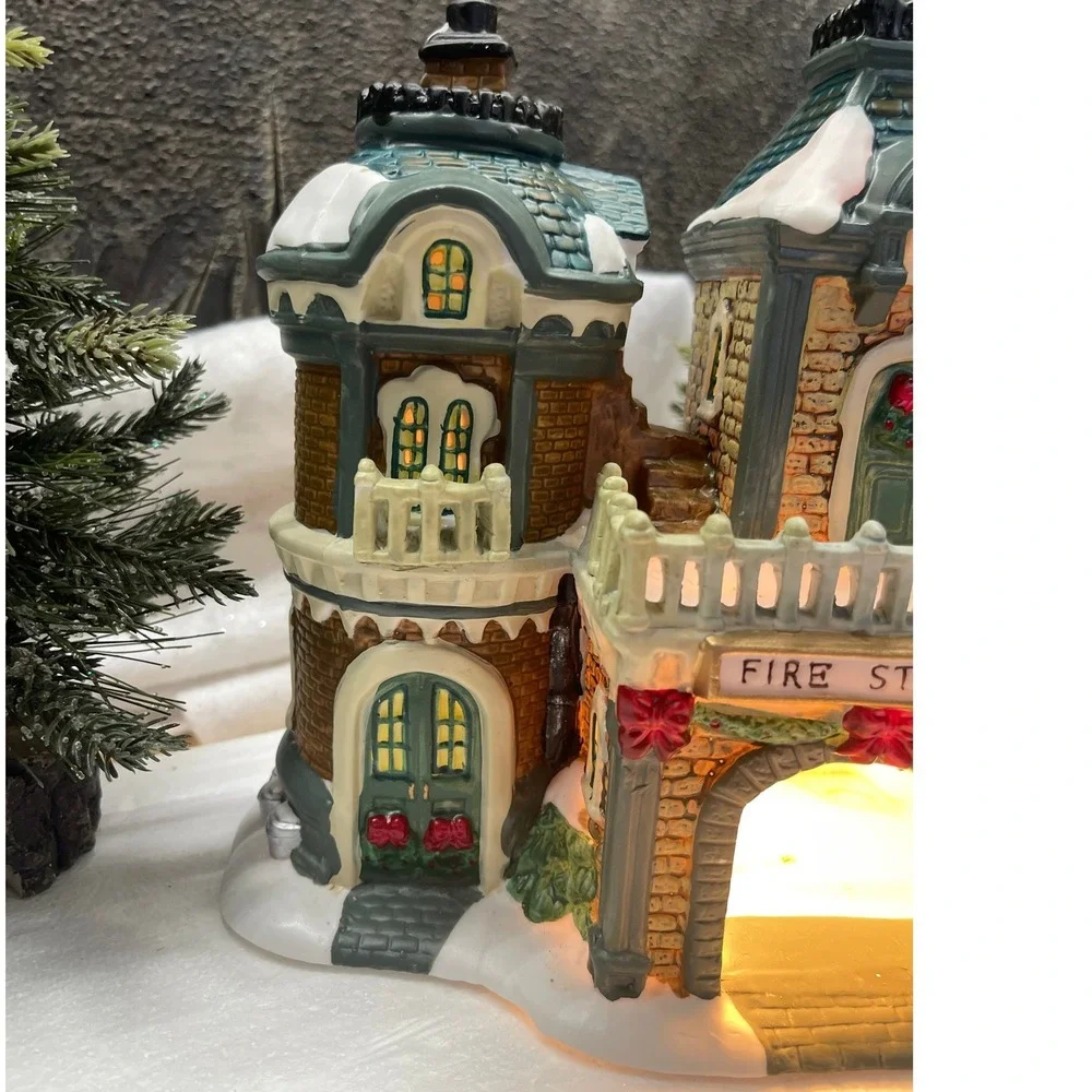 Carole Towne Collection 2003 FIRE STATION #1 Christmas Village Light Up Building